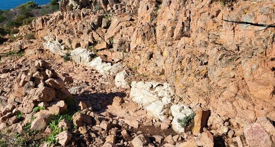 Corse - Piana - Capu Rossu - Granite Perthitique à Arfvedsonite