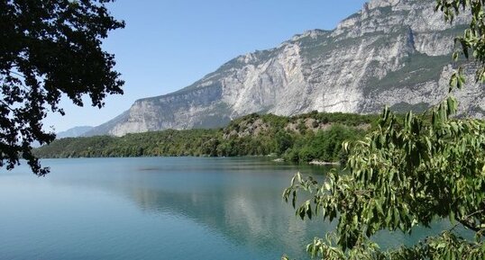 Le lac de Cavedine, glissements de terrain