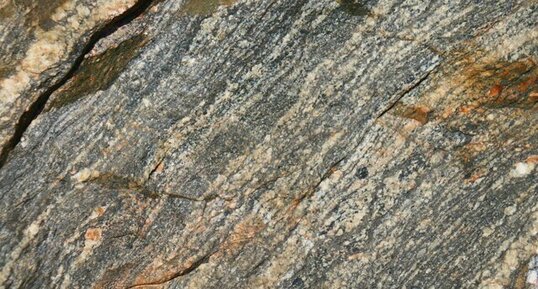Gneiss au sein du complexe leptyno-amphibolitique