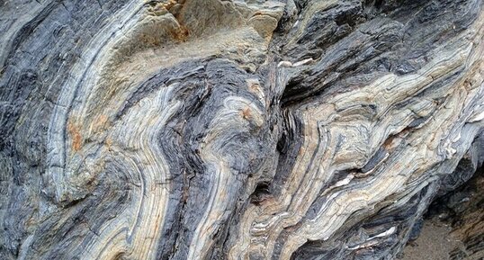 Déformations dans série métamorphique de la pointe du Castelli