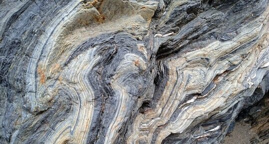 Déformations dans série métamorphique de la pointe du Castelli