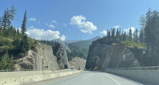 Partie coupée du relief dans les Rocheuses canadiennes
