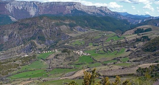 Vallée et village d'Entrages