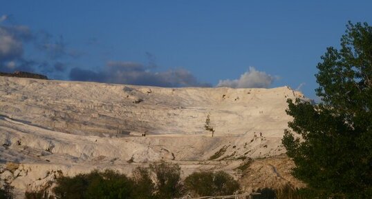 Vue d'ensemble des terrasses de Pamukkale