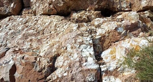 Corse - Evisa - Pegmatite permienne à quartz décimétriques