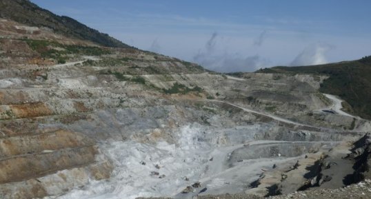 Vue d'ensemble de la carrière de talc de Trimouns