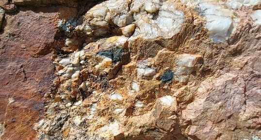 Corse - Evisa - Mulinellu - Pegmatite à Riebeckite Fayalite