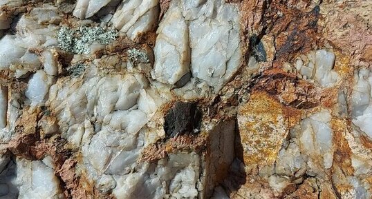 Corse - Evisa - Pegmatite permienne à quartz décimétriques