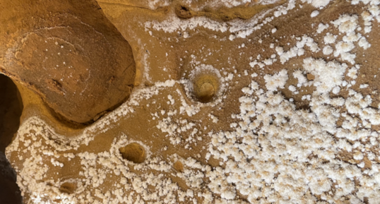aragonite présente dans la grotte de Maxange