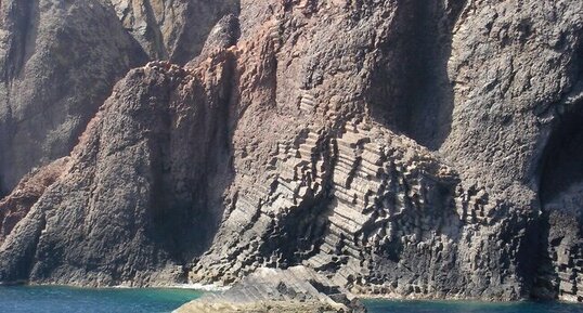 Orgues volcaniques de la réserve de Scandola