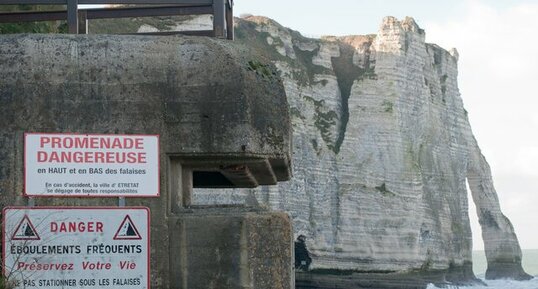 Panneau risque d'éboulement Etretat