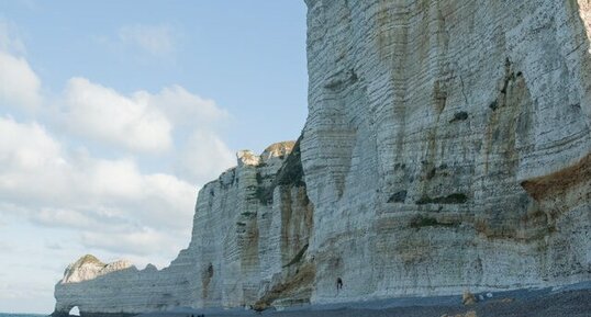 Vue nord-est des falaises d'Etretat