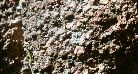 Granite porphyroïde des Gorges de Narvau.