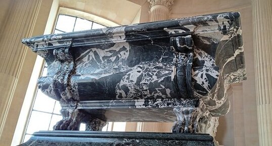 Tombeau en marbre d'Aubert (Grand Antique) de Joseph Bonaparte