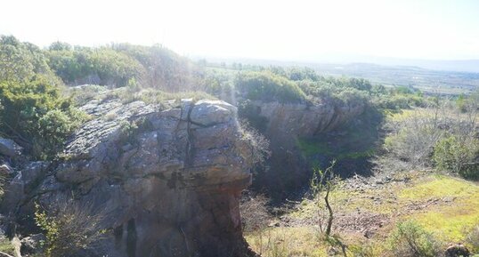 Ancienne Carrière de marbre griotte de Caunes-Minervois