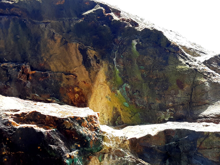 Chalcopyrite entree grotte niv sat